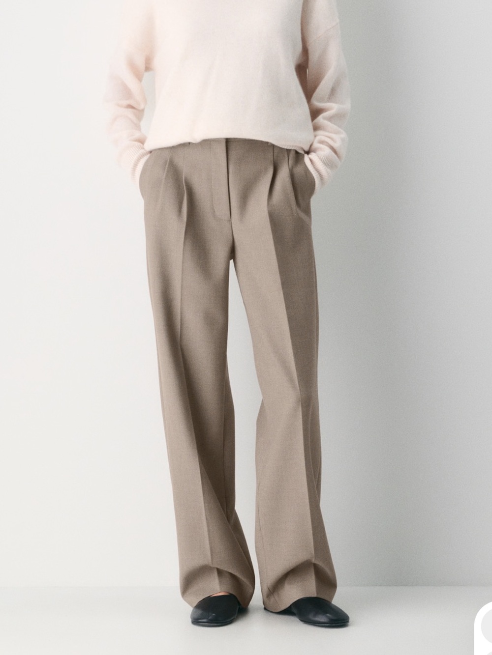ARITZIA The Effortless Pant in taupe